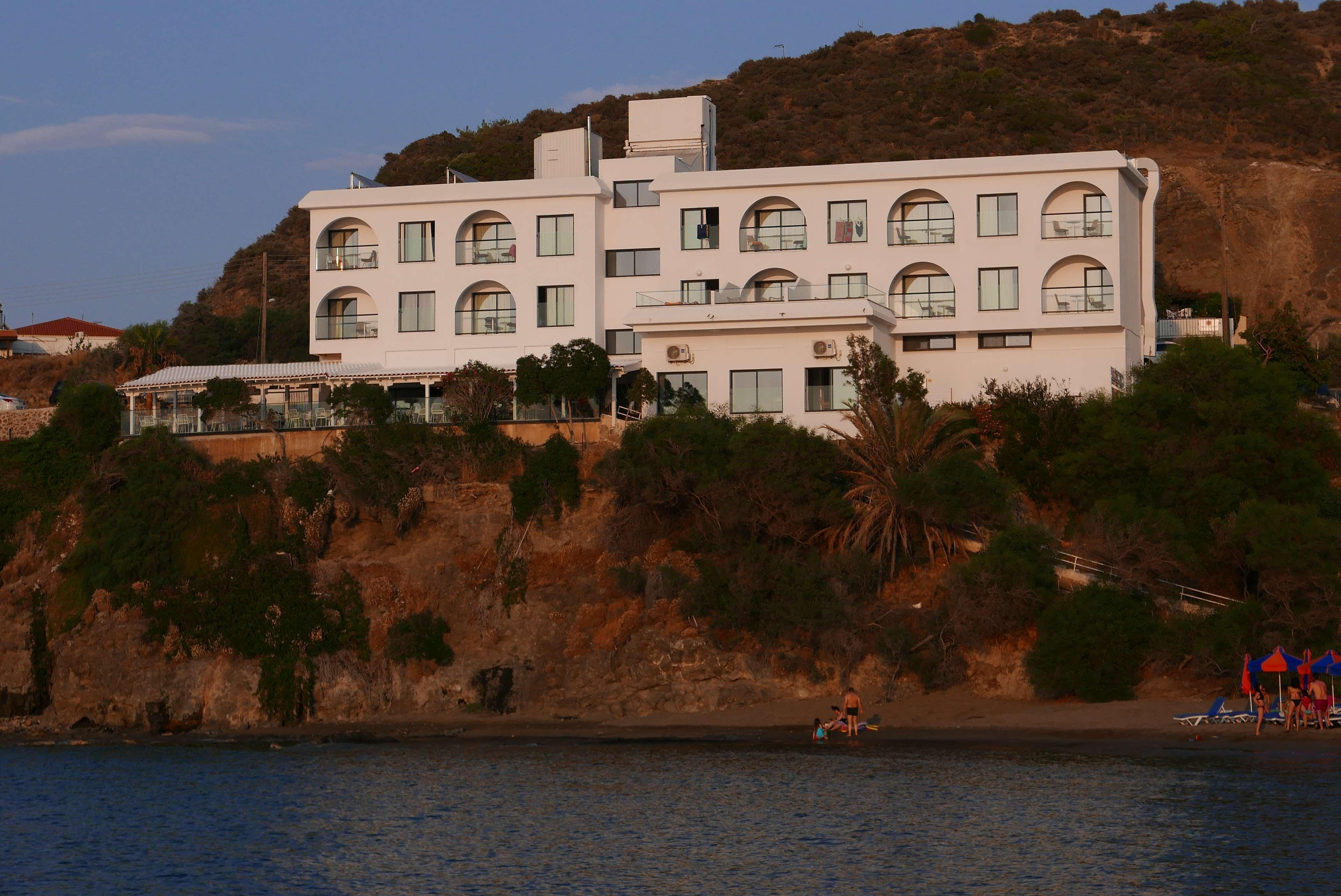 E.J. Pyrgos Bay Hotel Екстер'єр фото