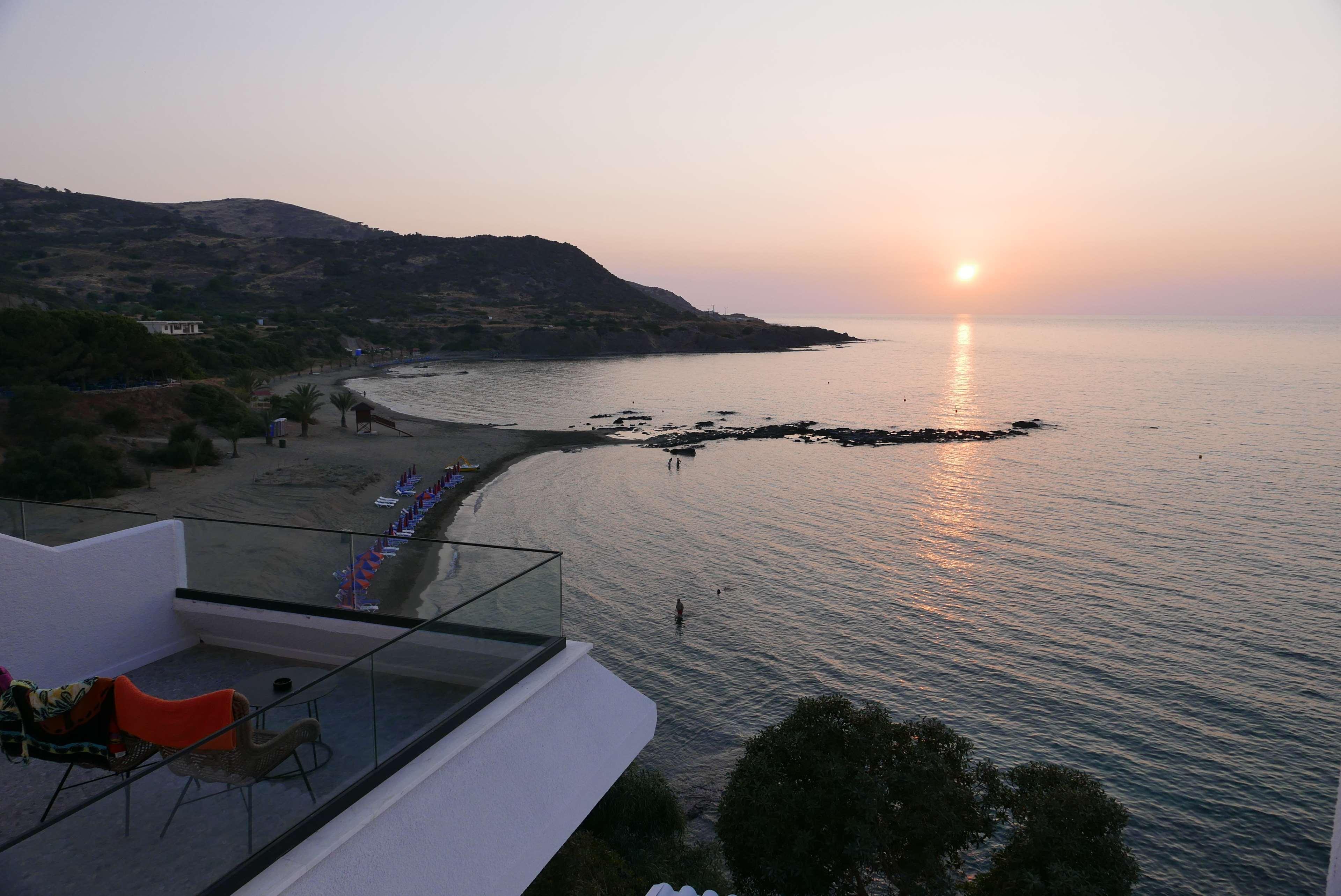 E.J. Pyrgos Bay Hotel Екстер'єр фото