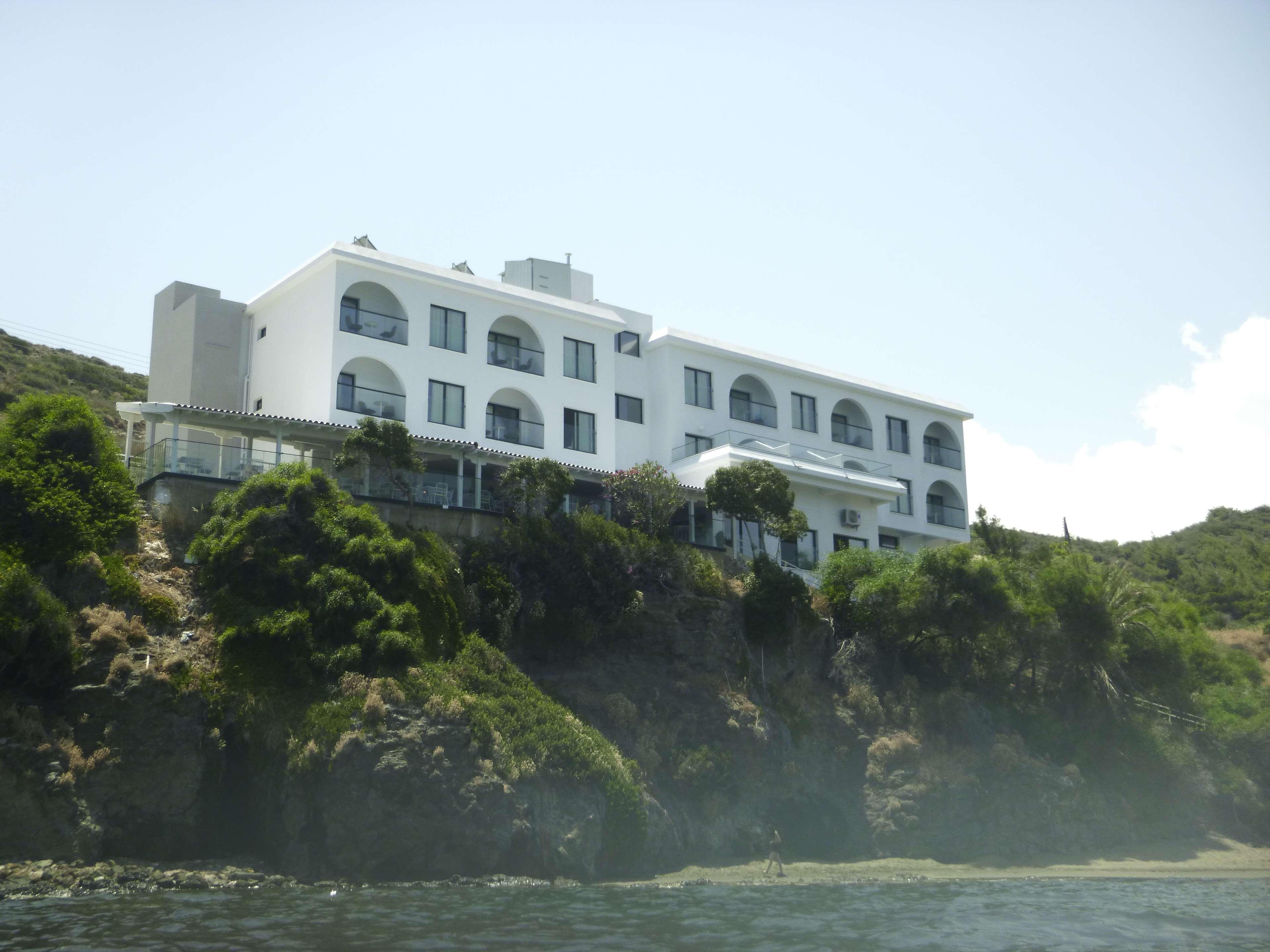 E.J. Pyrgos Bay Hotel Екстер'єр фото