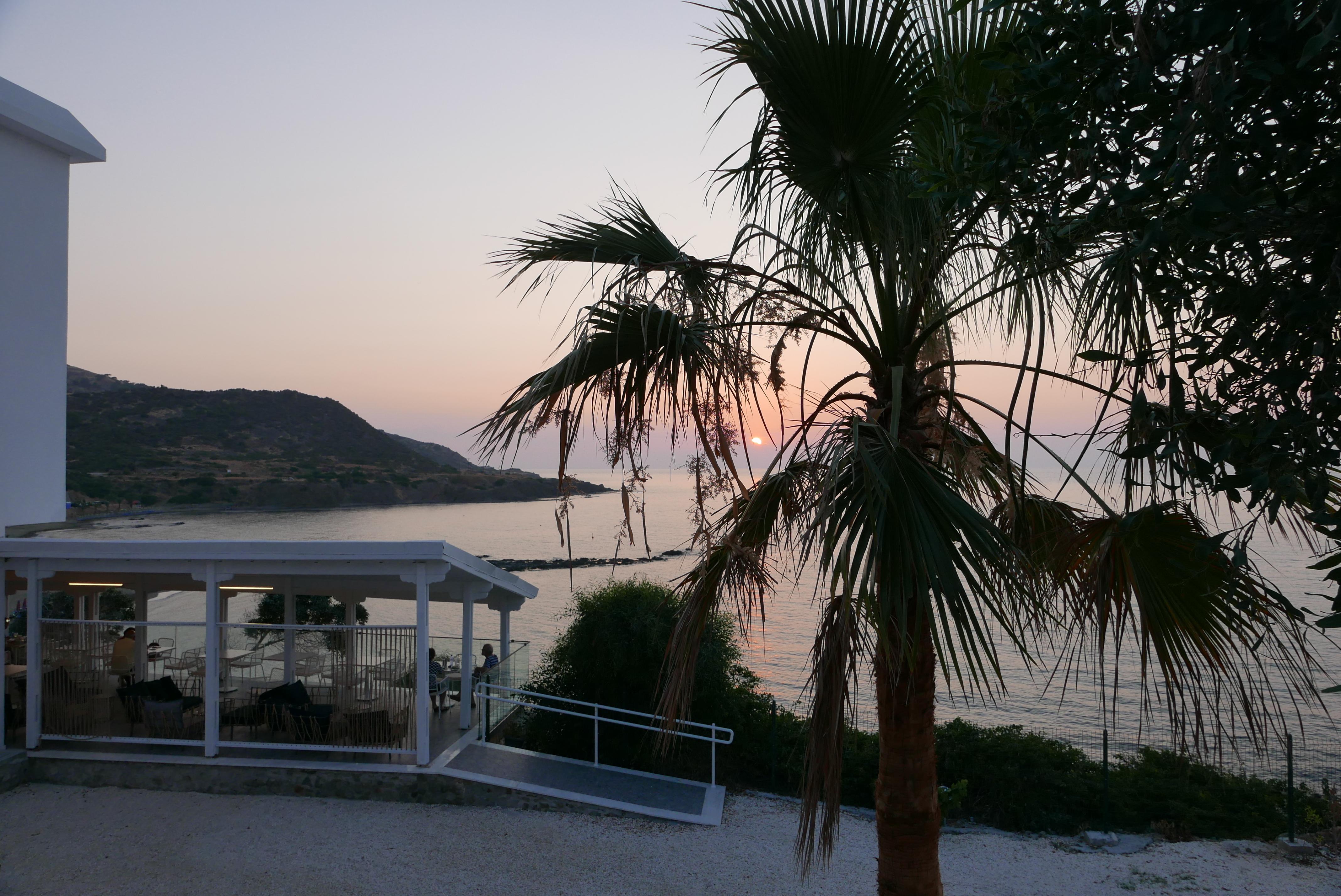 E.J. Pyrgos Bay Hotel Екстер'єр фото