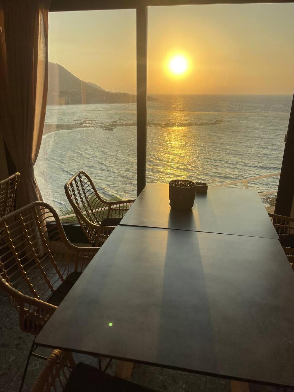 E.J. Pyrgos Bay Hotel Екстер'єр фото