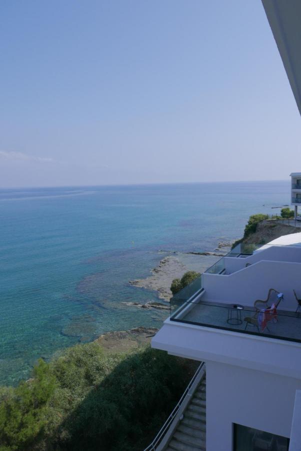 E.J. Pyrgos Bay Hotel Екстер'єр фото